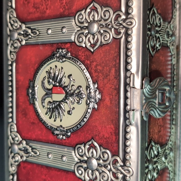 Vintage Blue Bird Confectionery Harry Vincent Red/Silver Tin. - Picture 2 of 11